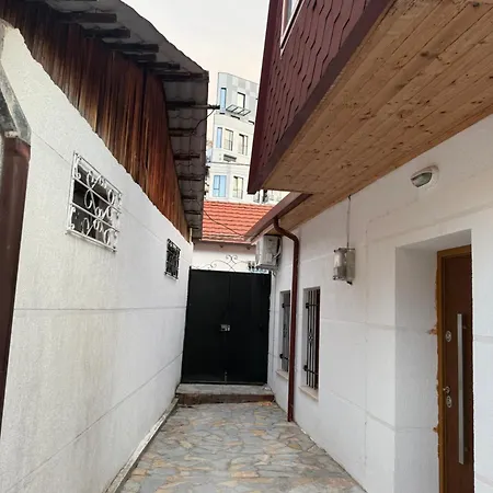 招待所 Selvia Center 地拉那